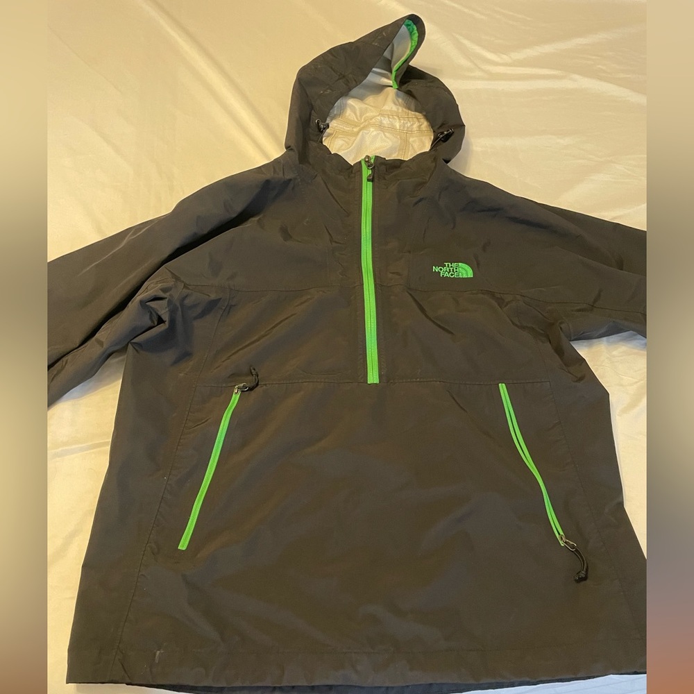 Men’s Black The North Face Rain Jacket Pullover - size Medium